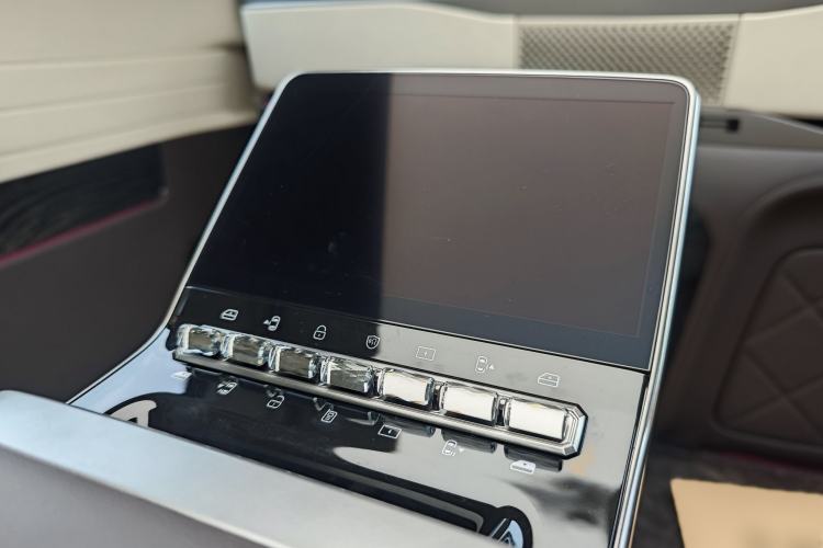 Used Denza D9 2024 PIONEER Four-Seat Pioneer Edition Interior 6
