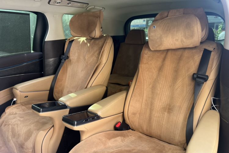 Used Denza D9 2024 DM-i 1050 Luxury Model Interior 6