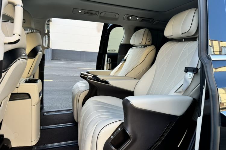 Used Denza D9 2024 DM-i 980 Four-Wheel Drive Prestige Model Interior 6