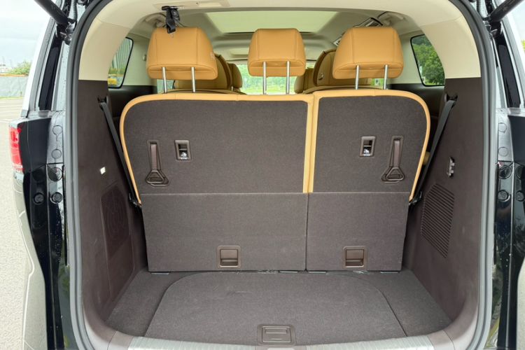 Used Denza D9 2024 EV 620 Premium Model Interior 6