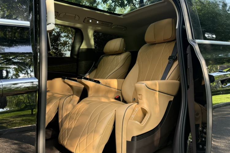 Used Denza D9 2024 DM-i 980 Four-Wheel Drive Prestige Model Interior 6