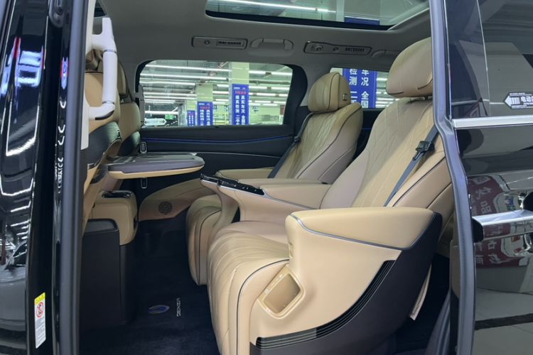 Used Denza D9 2024 DM-i 980 Four-Wheel Drive Prestige Model Interior 6