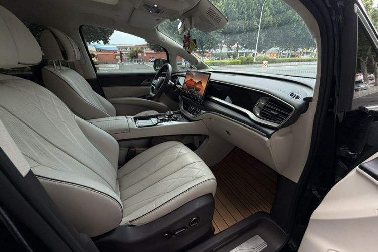 Used Denza D9 2024 DM-i 980 Four-Wheel Drive Flagship Model Interior 6