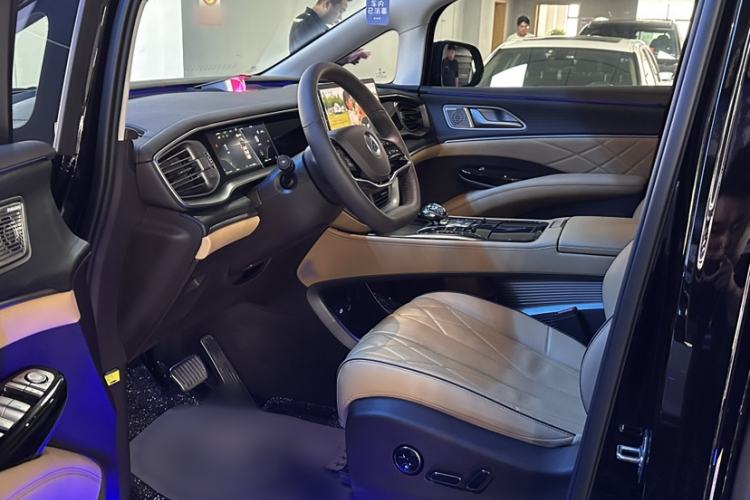 Used Denza D9 2024 DM-i 980 Four-Wheel Drive Prestige Model Interior 7
