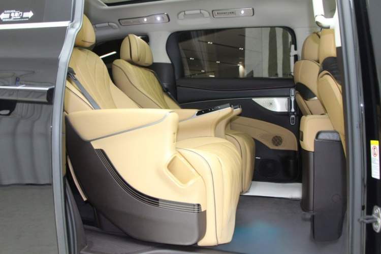 Used Denza D9 2024 DM-i 980 Four-Wheel Drive Prestige Model Interior 7