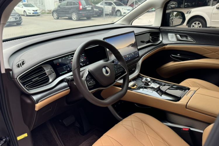 Used Denza D9 2024 DM-i 1050 Luxury Model Interior 8