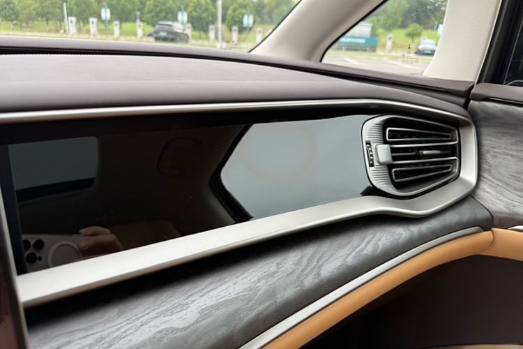 Used Denza D9 2024 EV 620 Premium Model Interior 8