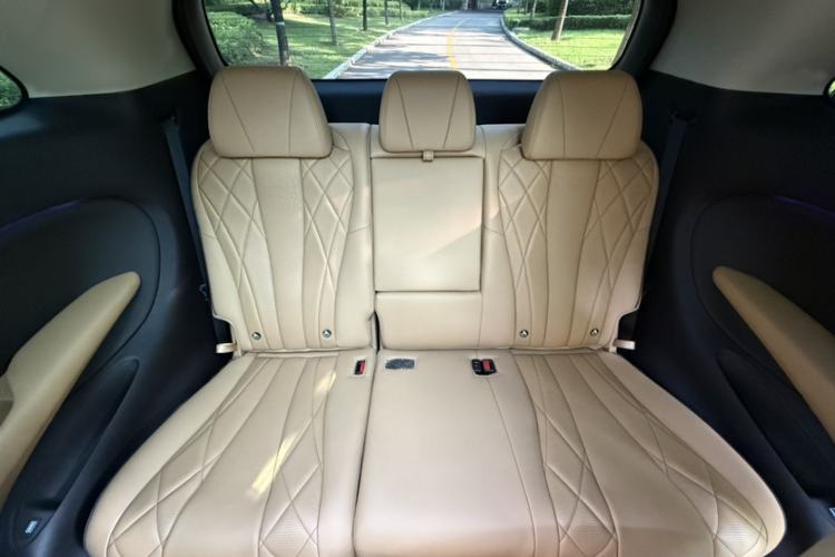 Used Denza D9 2024 DM-i 980 Four-Wheel Drive Prestige Model Interior 8