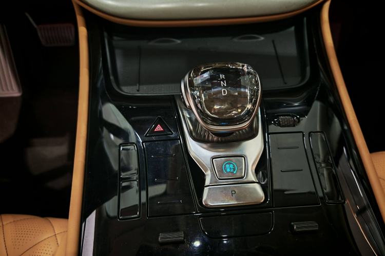 Used Denza D9 2024 DM-i 980 Four-Wheel Drive Prestige Model Interior 9