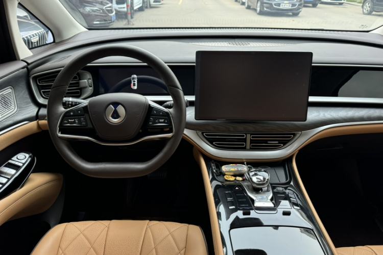 Used Denza D9 2024 DM-i 1050 Luxury Model Interior 9