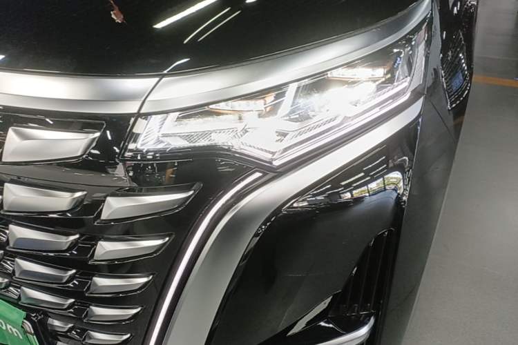Used Denza D9 2024 DM-i 980 Four-Wheel Drive Prestige Model Left Front Headlight