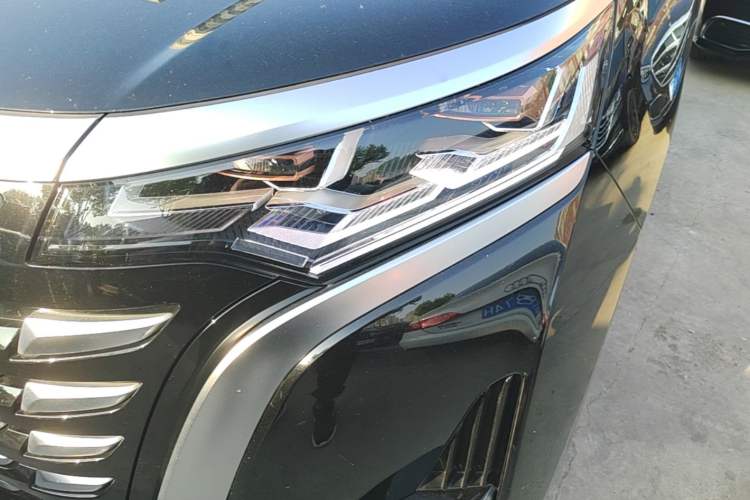 Used Denza D9 2024 DM-i 1050 Luxury Model Left Front Headlight