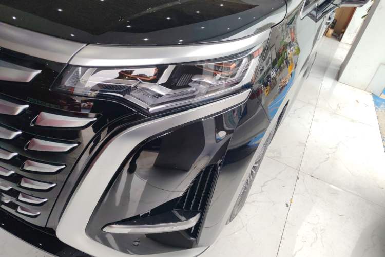 Used Denza D9 2024 DM-i 980 Four-Wheel Drive Prestige Model Left Front Headlight