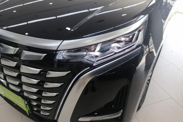 Used Denza D9 2024 DM-i 980 Four-Wheel Drive Prestige Model Left Front Headlight