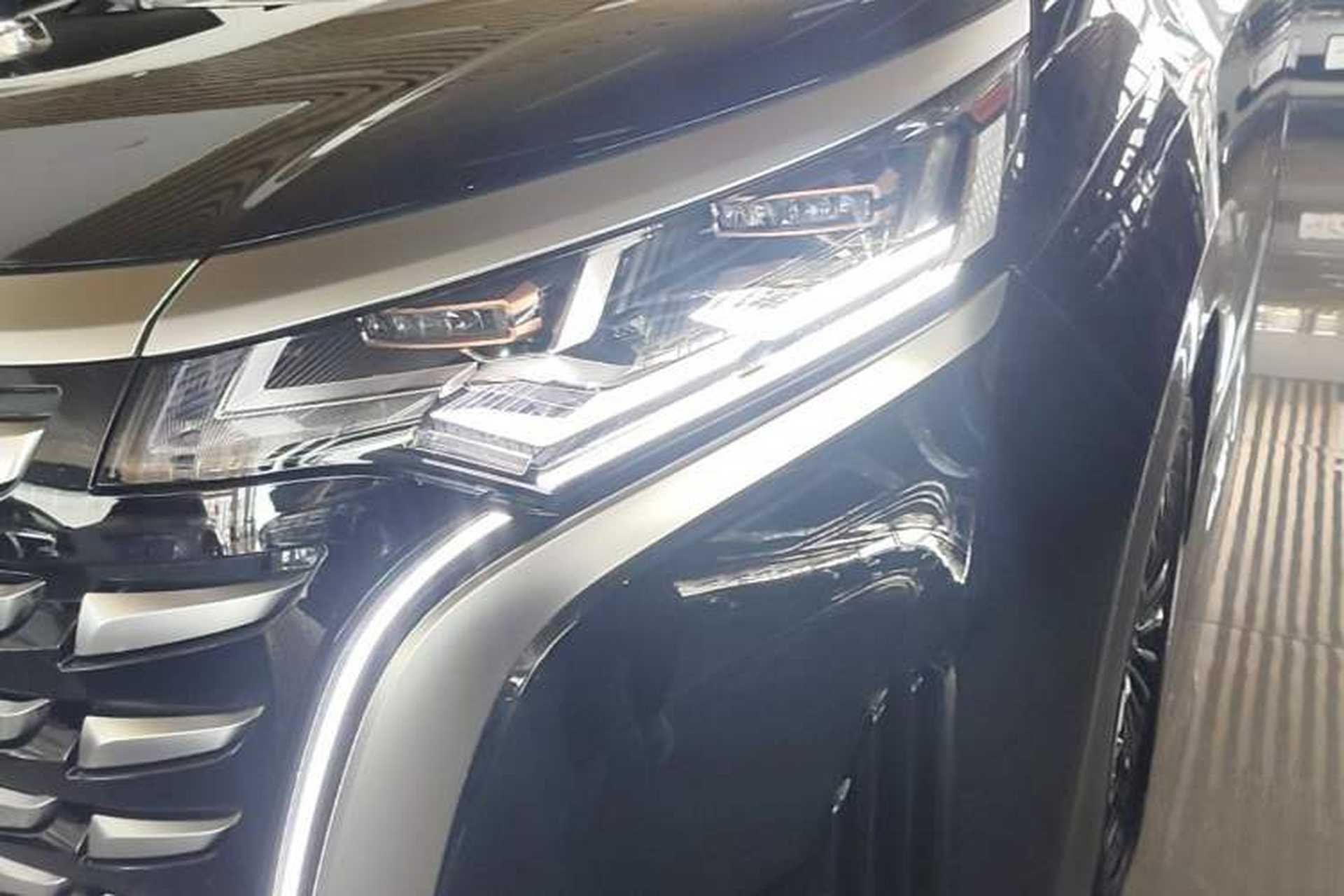 Used Denza D9 2024 DM-i 980 Four-Wheel Drive Prestige Model Left Front Headlight