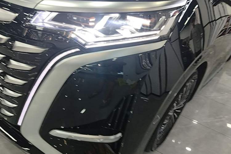 Used Denza D9 2024 DM-i 980 Four-Wheel Drive Prestige Model Left Front Headlight
