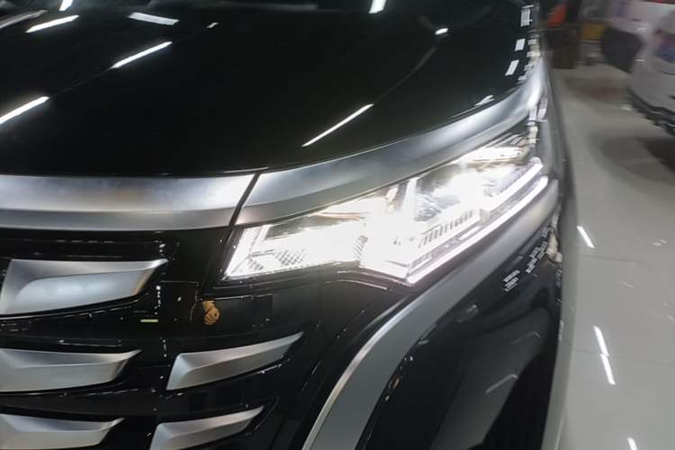 Used Denza D9 2024 DM-i 980 Four-Wheel Drive Prestige Model Left Front Headlight