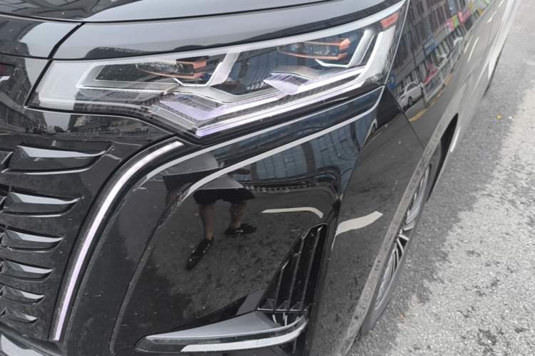 Used Denza D9 2024 DM-i 980 Four-Wheel Drive Prestige Model Left Front Headlight