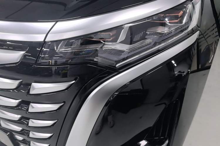 Used Denza D9 2024 DM-i 1050 Luxury Model Left Front Headlight