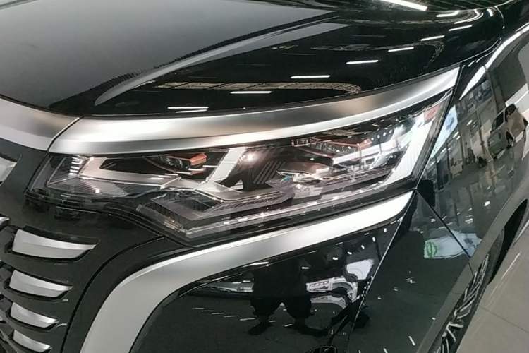 Used Denza D9 2024 DM-i 980 Four-Wheel Drive Prestige Model Left Front Headlight