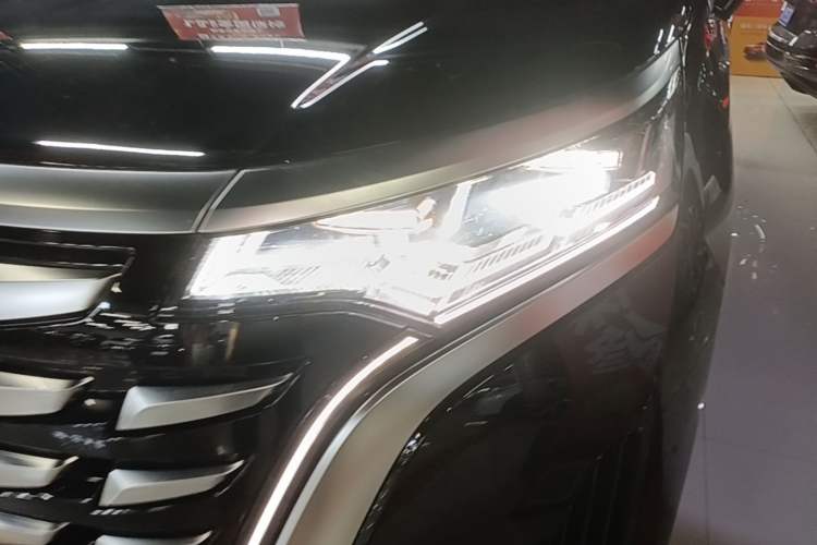 Used Denza D9 2024 DM-i 980 Four-Wheel Drive Prestige Model Left Front Headlight