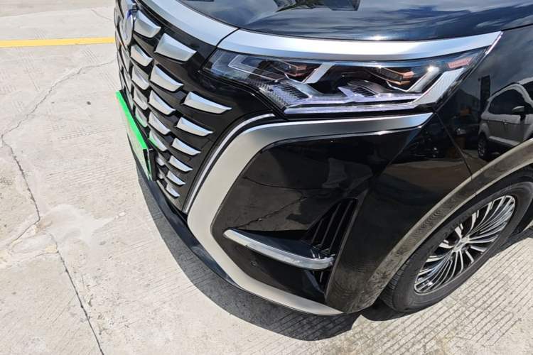 Used Denza D9 2024 DM-i 980 Four-Wheel Drive Prestige Model Left Front Headlight