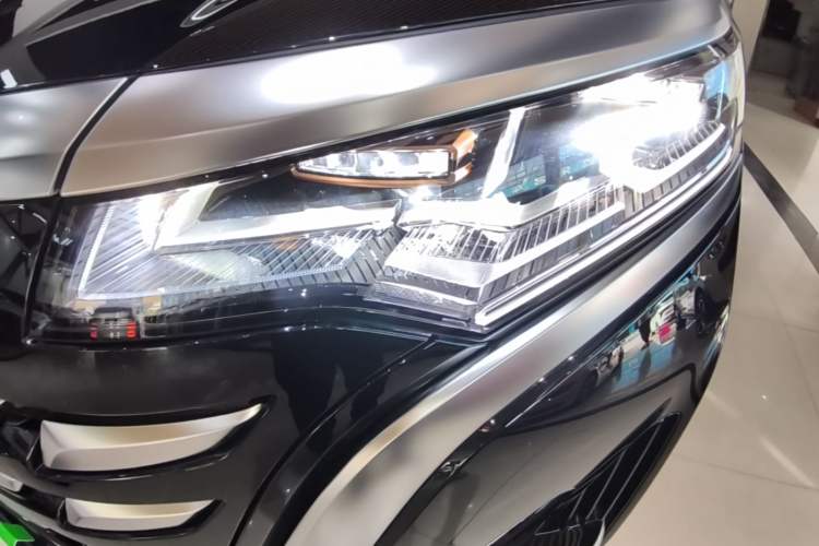Used Denza D9 2024 DM-i 970 Luxury Model Left Front Headlight