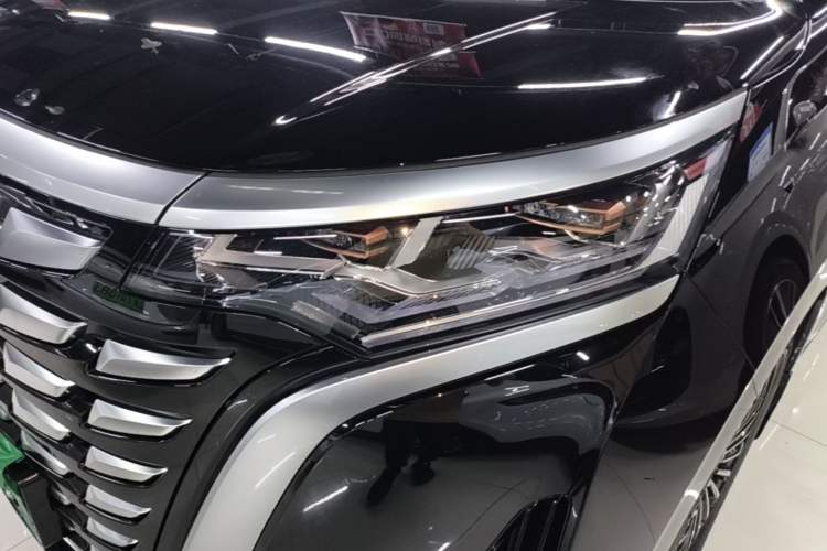 Used Denza D9 2024 DM-i 980 Four-Wheel Drive Prestige Model Left Front Headlight