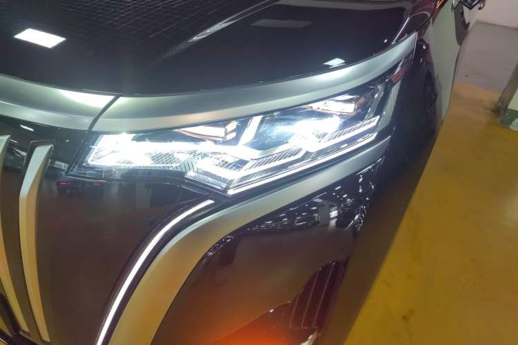 Used Denza D9 2024 EV 600 Four-Wheel-Drive Flagship Model Left Front Headlight