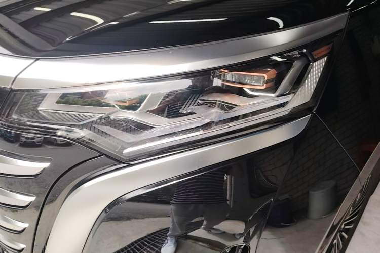 Used Denza D9 2024 DM-i 1050 Luxury Model Left Front Headlight