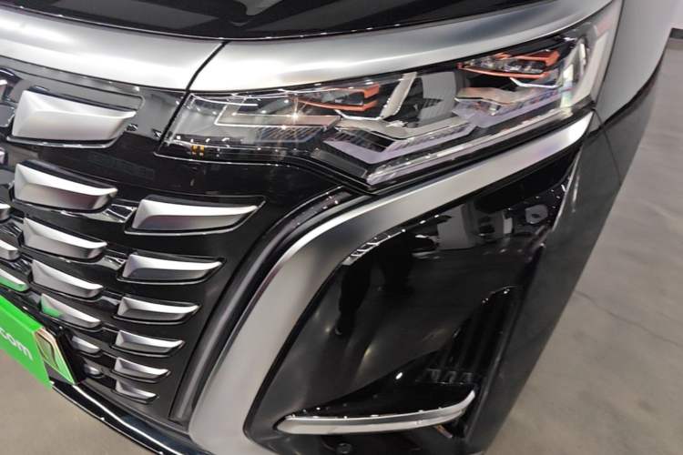 Used Denza D9 2024 DM-i 980 Four-Wheel Drive Prestige Model Left Front Headlight