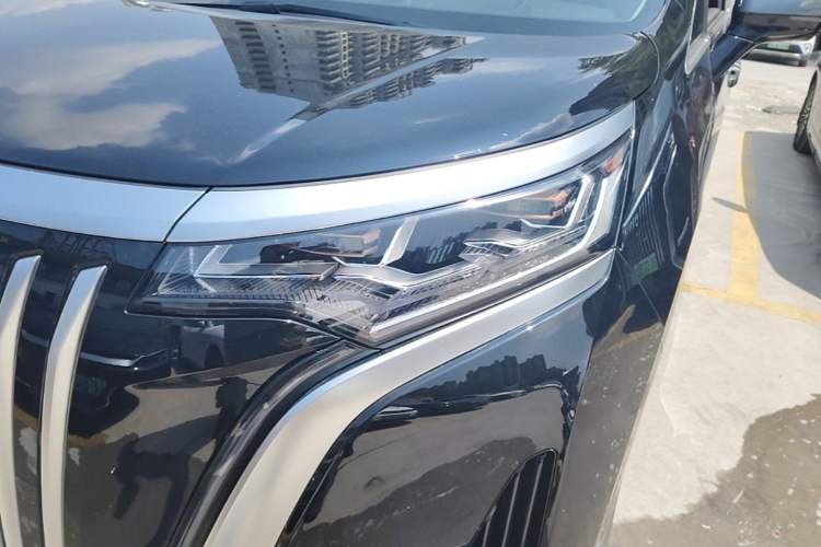 Used Denza D9 2024 EV 600 Four-Wheel-Drive Flagship Model Left Front Headlight