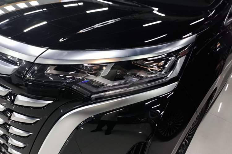 Used Denza D9 2024 DM-i 1050 Luxury Model Left Front Headlight