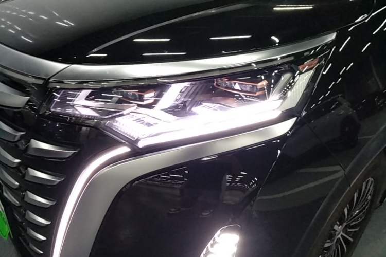 Used Denza D9 2024 DM-i 980 Four-Wheel Drive Flagship Model Left Front Headlight