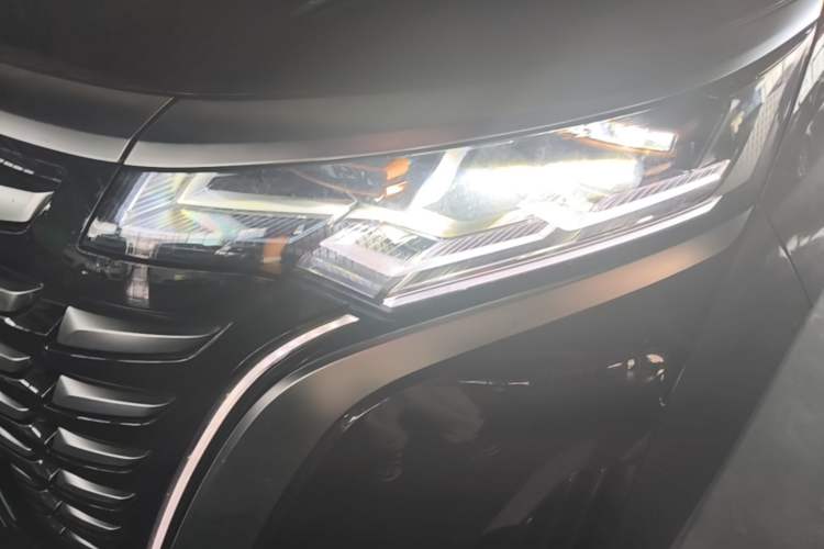 Used Denza D9 2024 DM-i 980 Four-Wheel Drive Flagship Model Left Front Headlight