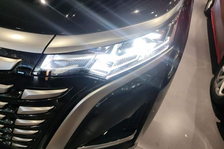 Used Denza D9 2024 DM-i 1050 Luxury Model Left Front Headlight