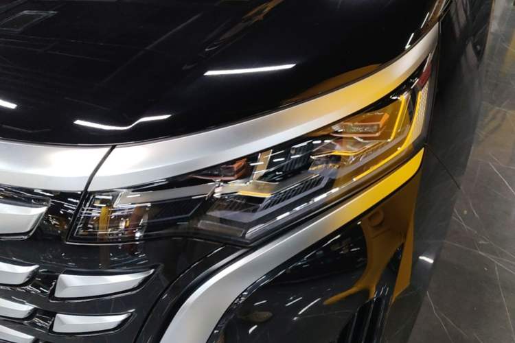 Used Denza D9 2024 DM-i 980 Four-Wheel Drive Prestige Model Left Front Headlight