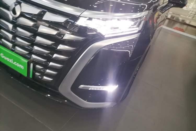 Used Denza D9 2024 DM-i 980 Four-Wheel Drive Prestige Model Left Front Headlight