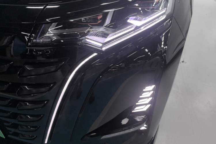 Used Denza D9 2024 DM-i 980 Four-Wheel Drive Prestige Model Left Front Headlight