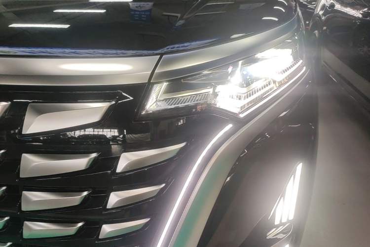 Used Denza D9 2024 EV 600 Four-Wheel Drive Prestige Model Left Front Headlight