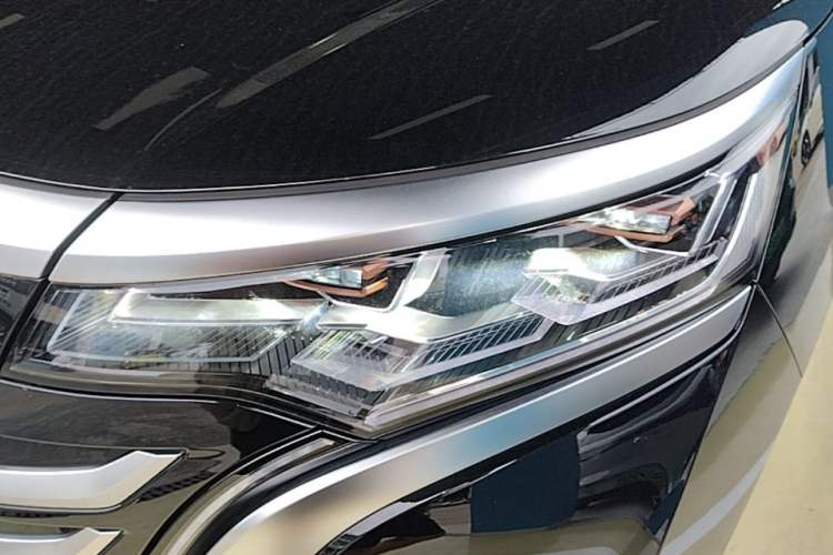 Used Denza D9 2024 DM-i 980 Four-Wheel Drive Flagship Model Left Front Headlight