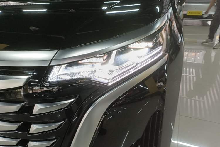 Used Denza D9 2024 DM-i 1050 Luxury Model Left Front Headlight