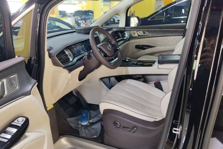 Used Denza D9 2024 DM-i 1050 Luxury Model Left Front Seat