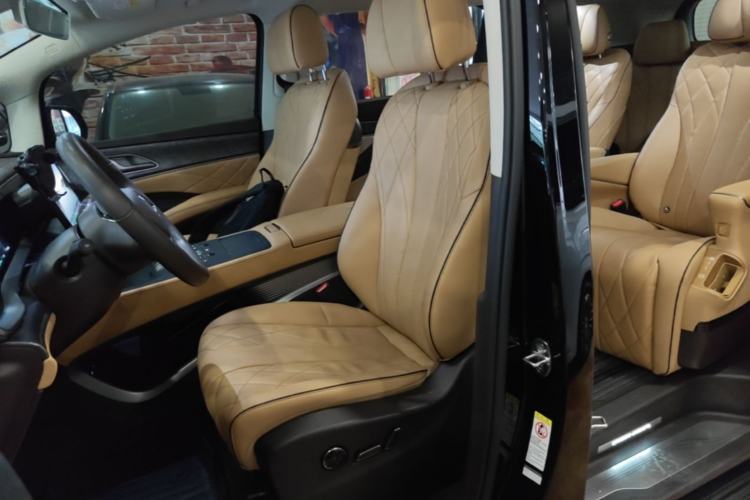 Used Denza D9 2024 EV 620 Premium Model Left Front Seat