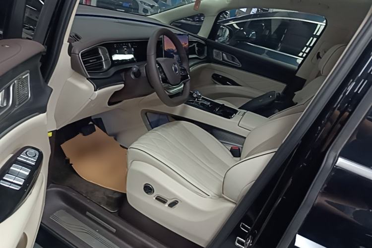 Used Denza D9 2024 PIONEER Four-Seat Pioneer Edition Left Front Seat