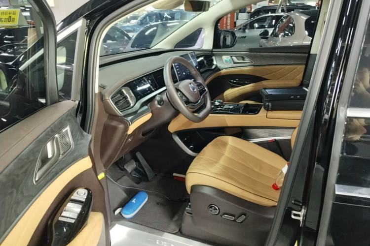 Used Denza D9 2024 DM-i 1050 Luxury Model Left Front Seat