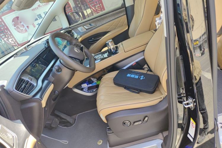 Used Denza D9 2024 DM-i 980 Four-Wheel Drive Prestige Model Left Front Seat