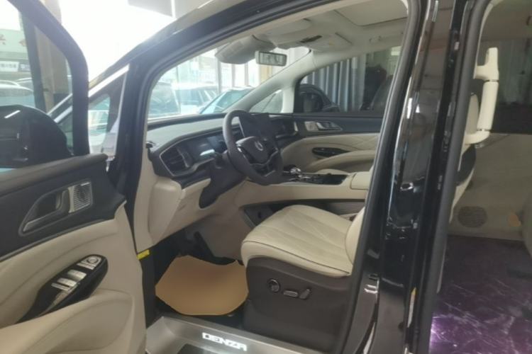 Used Denza D9 2024 DM-i 980 Four-Wheel Drive Prestige Model Left Front Seat