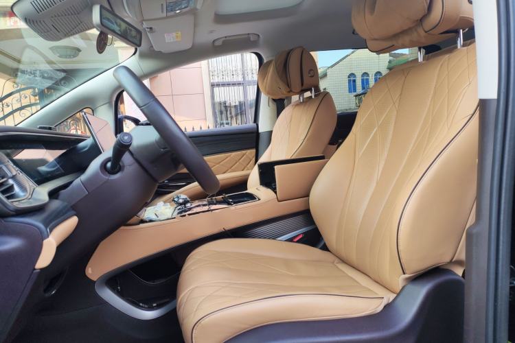 Used Denza D9 2024 DM-i 980 Four-Wheel Drive Prestige Model Left Front Seat