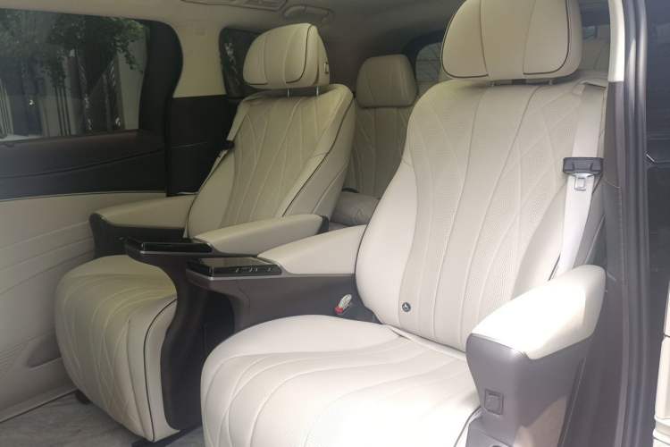 Used Denza D9 2024 DM-i 980 Four-Wheel Drive Flagship Model Left Front Seat